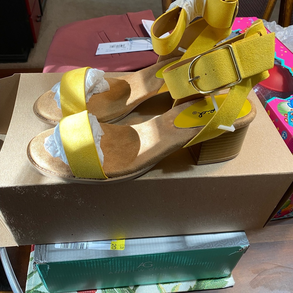 🌼Qupid Sandals🌼 - Picture 4 of 8